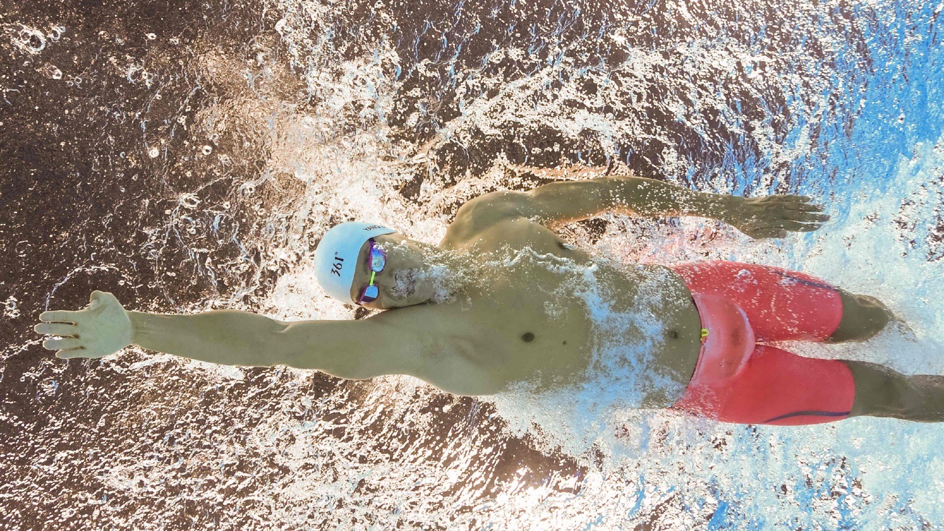 赛道与球场，速度与热度的双重奏